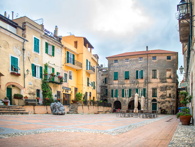 Centro storico di Toirano – caruggi e vicoli